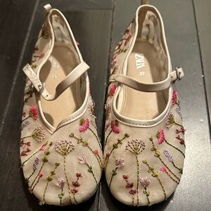 Zara Cream Floral Embroidered Mary Jane Shoes